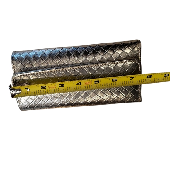 ADRIENNE VITTADINI GOLD WEAVED WALET NEW - Picture 11 of 15